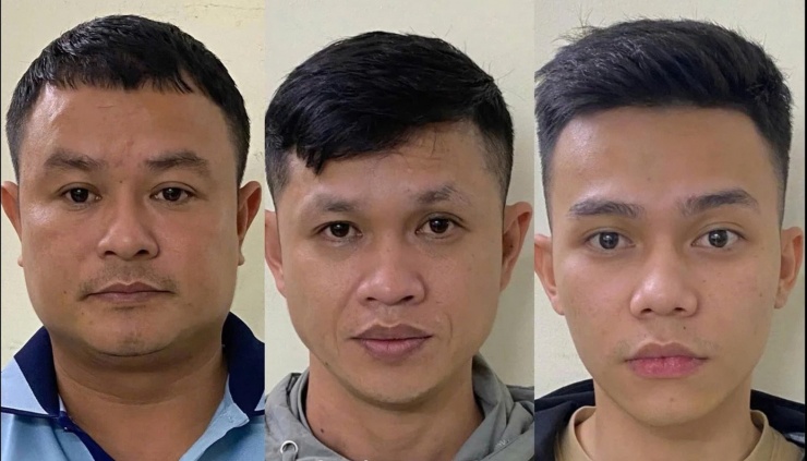 Các đối tượng (từ trái qua): Nguyễn Thành Đạt, Huỳnh Thanh Danh và Đoàn Anh Quốc tại cơ quan công an.