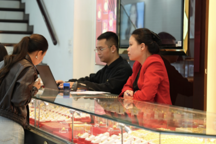 Tối 30-1, giá vàng lao dốc không phanh