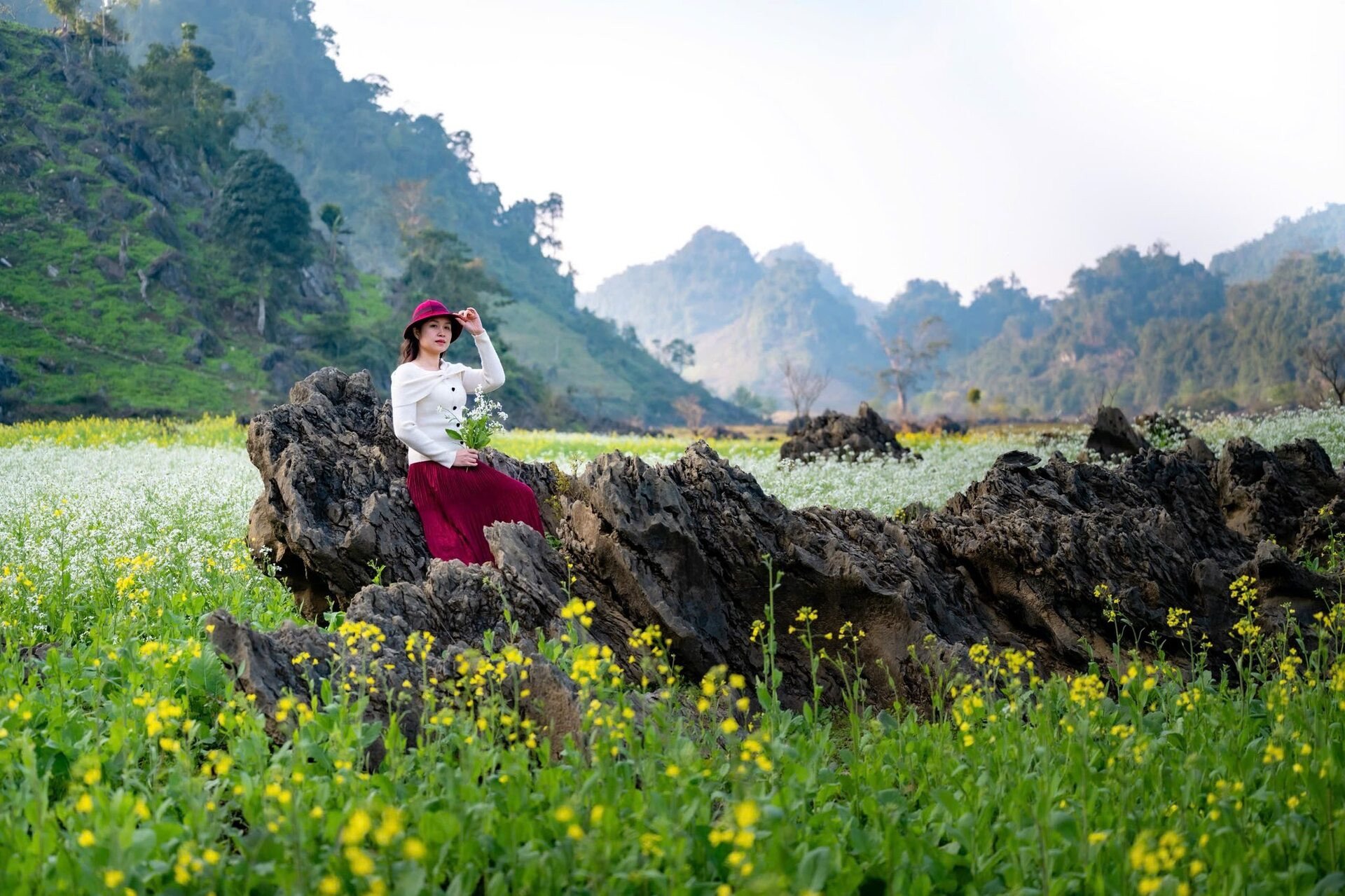 Theo chị Huyền, điều quan trọng nhất, du khách nên giữ gìn vệ sinh, không để lại rác thải, trân trọng đời sống và nếp sinh hoạt của bà con người Mông.