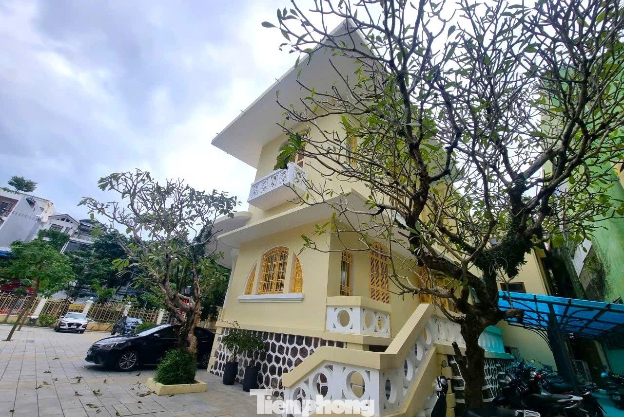 Ngoài ra, khu nhà 2 tầng với diện tích 215m² sẽ được bố trí không gian phục vụ công tác chuyên môn, gồm phòng làm việc, kho bảo quản hiện vật, phòng thẩm định, phòng nghiên cứu tác phẩm.