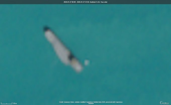 Ảnh vệ tinh tiết lộ tàu sân bay Iran xuất hiện gần eo biển Hormuz - 2