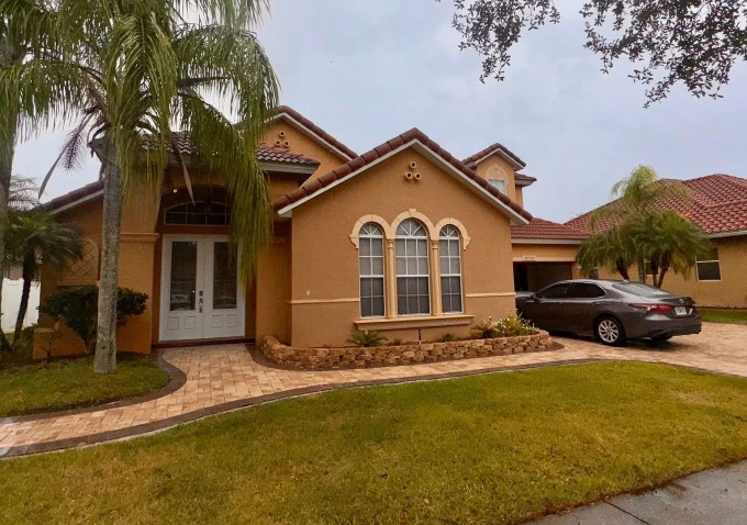 Bên ngoài ngôi nhà của Dương Triệu Vũ.