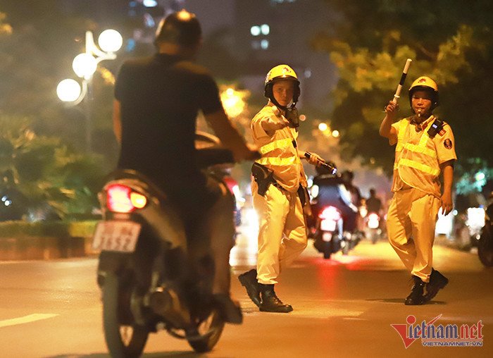 Các lỗi vi phạm của người điều khiển xe máy diễn ra hằng ngày và khá phổ biến. Ảnh: Hoàng Hiệp