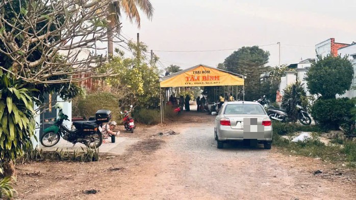 Gia đình nạn nhân tổ chức&nbsp;tang lễ.