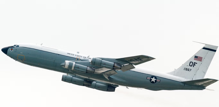 Không quân Mỹ sử dụng máy bay WC-135R Constant Phoenix truy tìm vết tích hạt phóng xạ trong khí quyển. Ảnh: Flickr