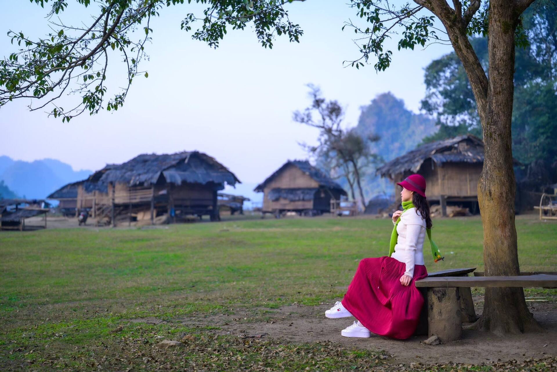 Theo chị Huyền, điều quan trọng nhất, du khách nên giữ gìn vệ sinh, không để lại rác thải, trân trọng đời sống và nếp sinh hoạt của bà con người Mông.