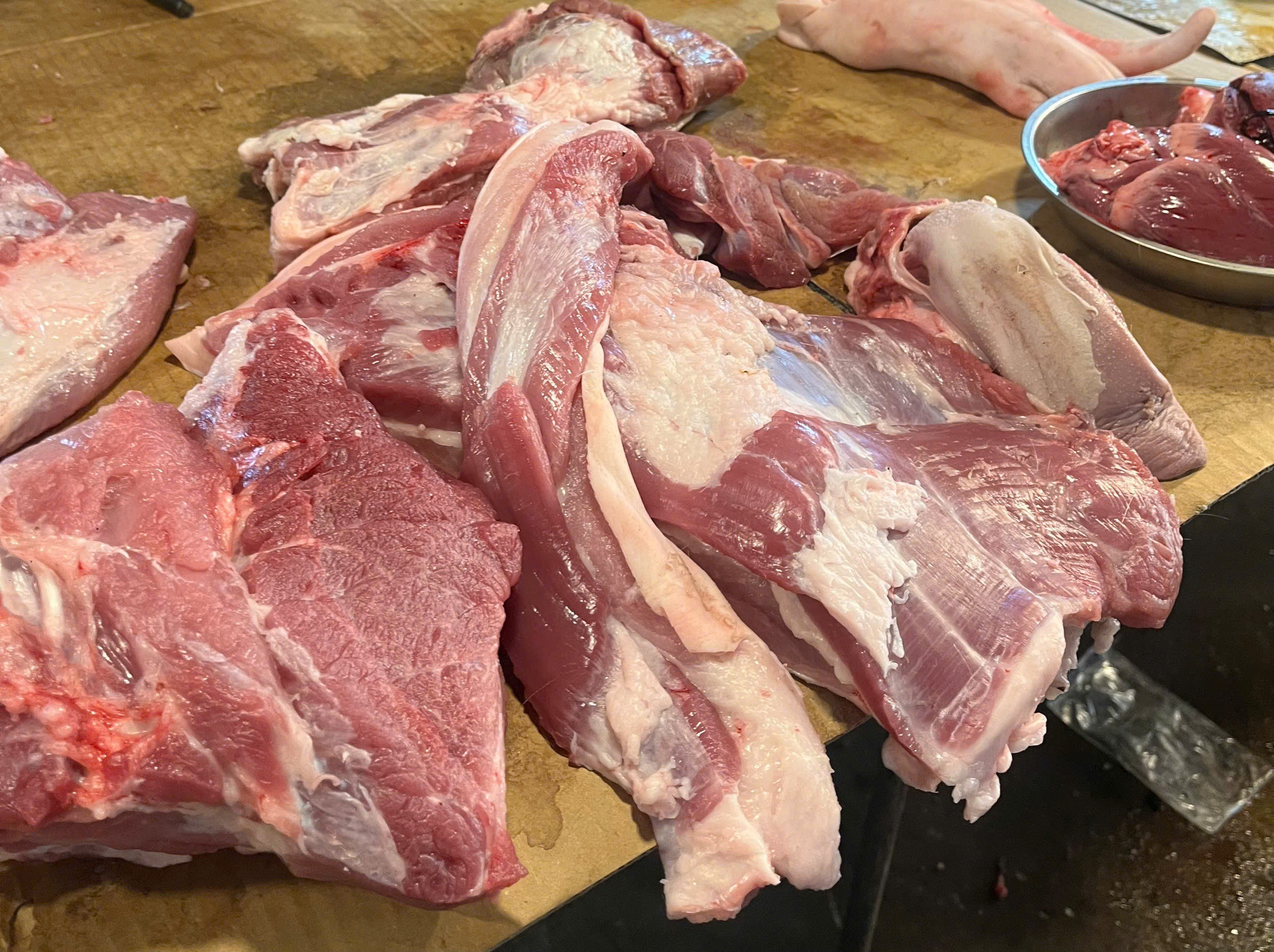 Hà Nội: Thịt lợn, trứng tăng giá trước Tết - 3