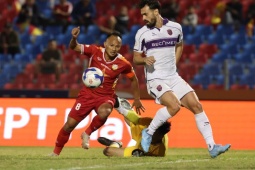 Video bóng đá Hà Tĩnh - TP HCM: Dồn ép không ngừng nghỉ, vinh danh "người nhện" (V-League)