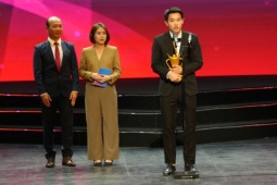 Đình Bắc và "trai tài gái sắc" bắn súng vỡ oà nhận "Oscar thể thao Việt Nam"