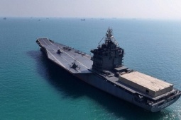 Ảnh vệ tinh tiết lộ tàu sân bay Iran xuất hiện gần eo biển Hormuz