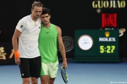 Alcaraz chạm toàn siêu kỷ lục ở Australian Open, Zverev nổi đóa vì điều này