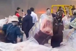 Lao vào nhà xưởng cháy cứu hàng mã bán Tết