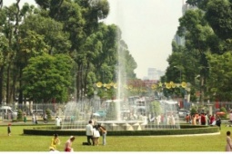 Dinh Độc Lập thu hút giới trẻ dịp cận Tết