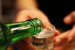 Người đàn ông trẻ gặp họa vì bữa tiệc tất niên của công ty