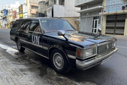 Cận cảnh "hàng hiếm" Toyota Crown Wagon của ông Đặng Lê Nguyên Vũ