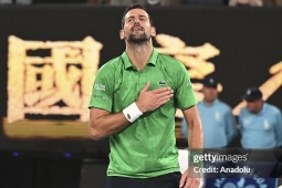 Djokovic 38 tuổi vào chung kết Australian Open, thế giới ngả mũ vì loạt kỳ tích mới