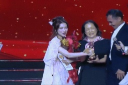 Hòa Minzy bị chỉ trích cướp sóng ở Mai Vàng