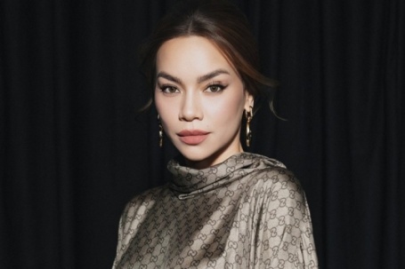 Hồ Ngọc Hà diện style "trùm mền" trên thảm đỏ