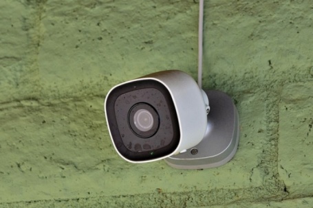 Vợ gào khóc kêu cứu bị bạo hành nhưng camera lại phơi bày sự thật gây chấn động