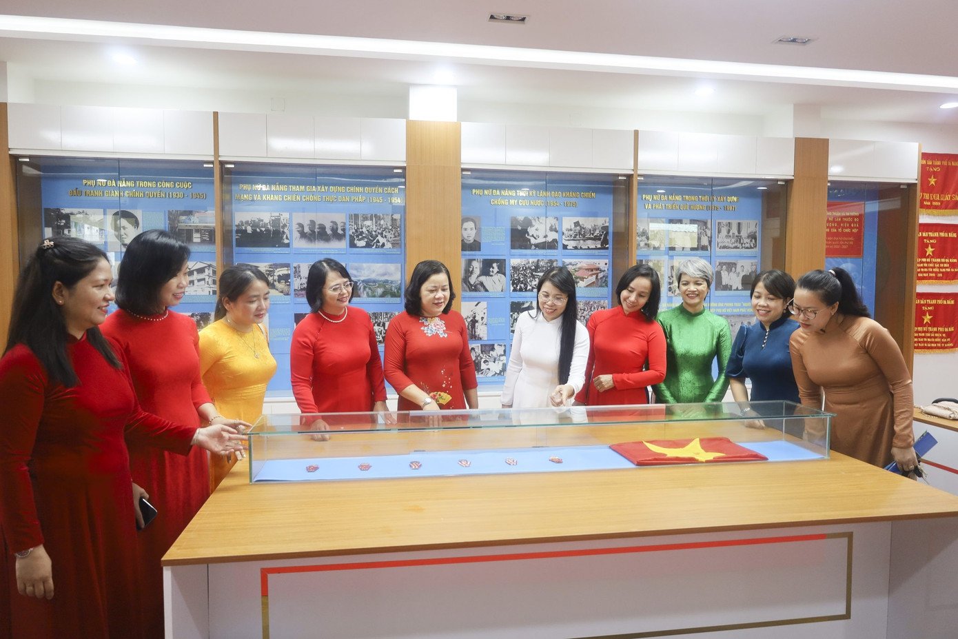 Ngoài ra, khu nhà 2 tầng với diện tích 215m² sẽ được bố trí không gian phục vụ công tác chuyên môn, gồm phòng làm việc, kho bảo quản hiện vật, phòng thẩm định, phòng nghiên cứu tác phẩm.