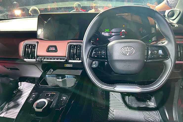 Toyota Urban Cruiser Ebella trình làng, SUV chạy điện giá từ 520 triệu đồng - 7