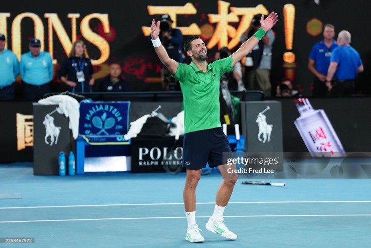 Djokovic hạ Sinner để ghi danh vào chung kết