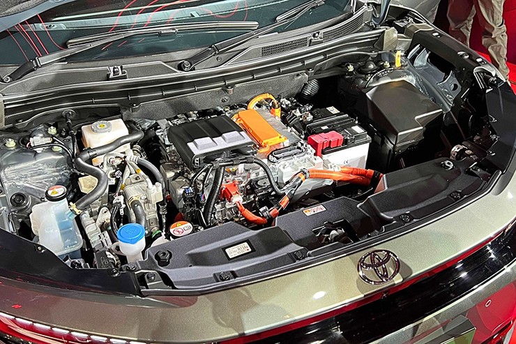 Toyota Urban Cruiser Ebella trình làng, SUV chạy điện giá từ 520 triệu đồng - 8