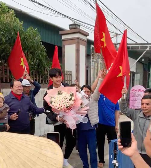 Thủ môn U23 Cao Văn Bình: Tiền đưa cho mẹ, giữ kín mối quan hệ với cô gái xinh đẹp - 6