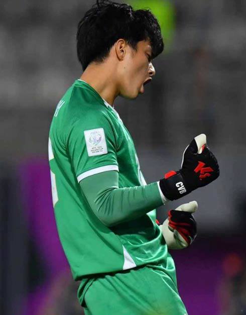 Thủ môn U23 Cao Văn Bình: Tiền đưa cho mẹ, giữ kín mối quan hệ với cô gái xinh đẹp - 4