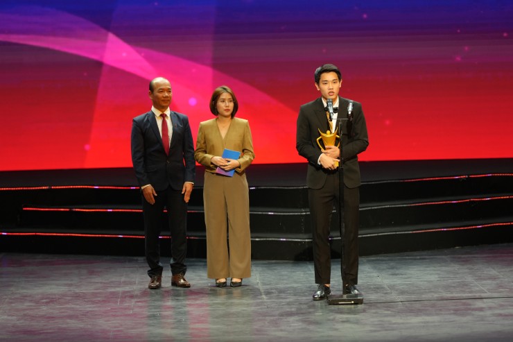 Đình Bắc nhận giải “Vận động viên trẻ của năm”