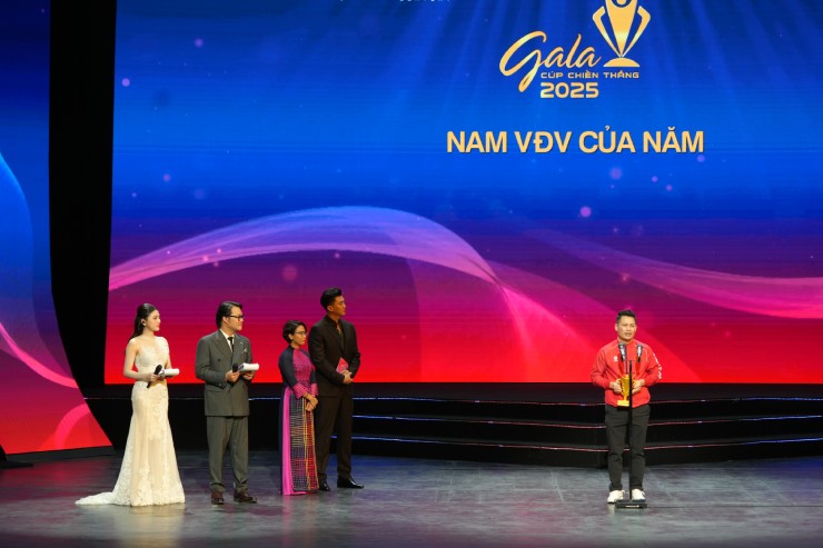 Đình Bắc và "trai tài gái sắc" bắn súng vỡ oà nhận "Oscar thể thao Việt Nam" - 2