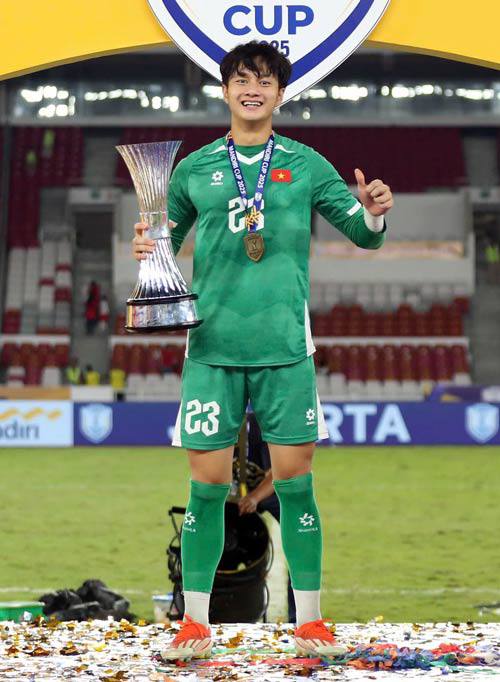 Thủ môn U23 Cao Văn Bình: Tiền đưa cho mẹ, giữ kín mối quan hệ với cô gái xinh đẹp - 3