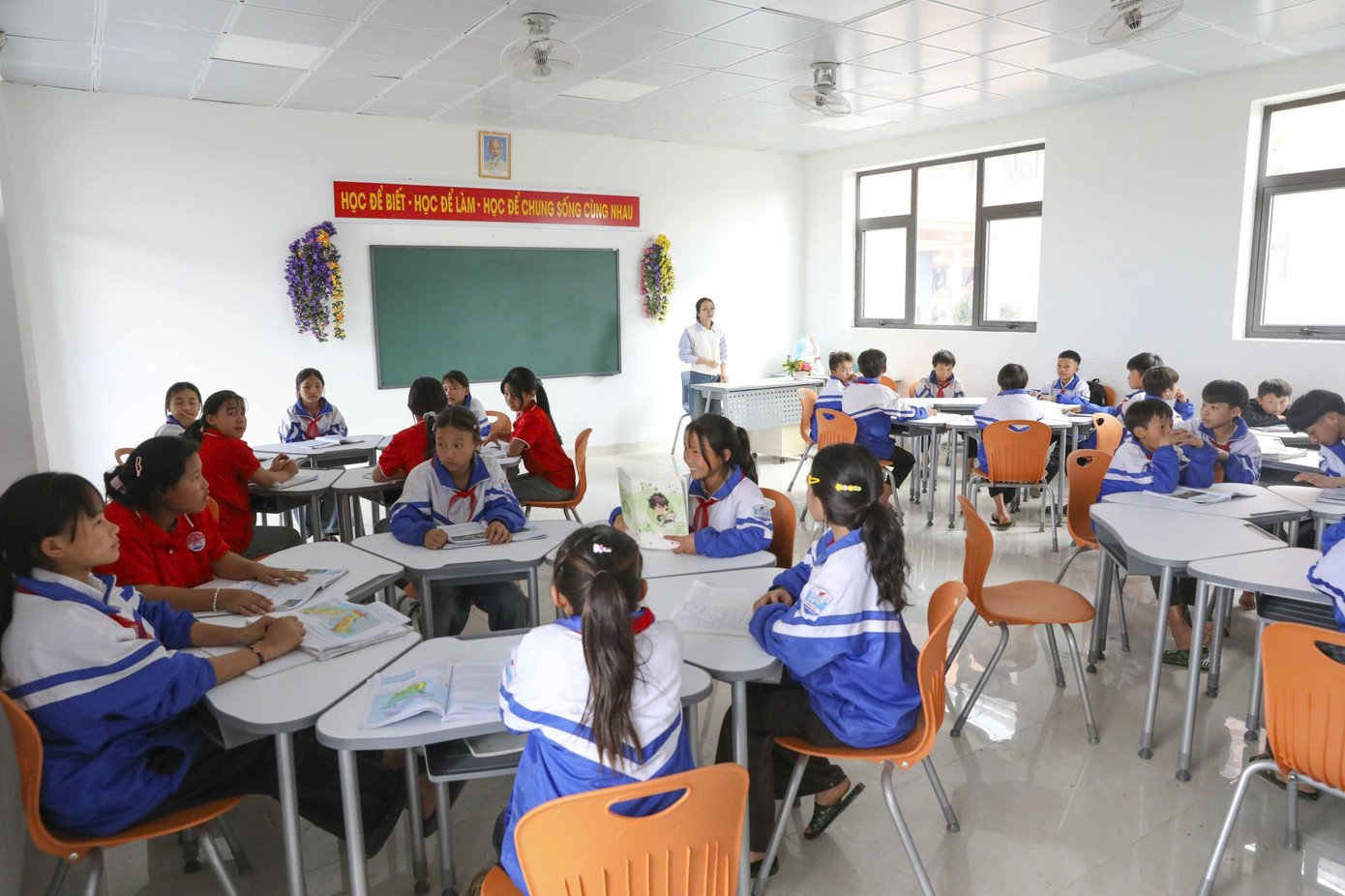 Cận cảnh trường học hiện đại bậc nhất vùng biên giới Điện Biên sắp khánh thành - 12