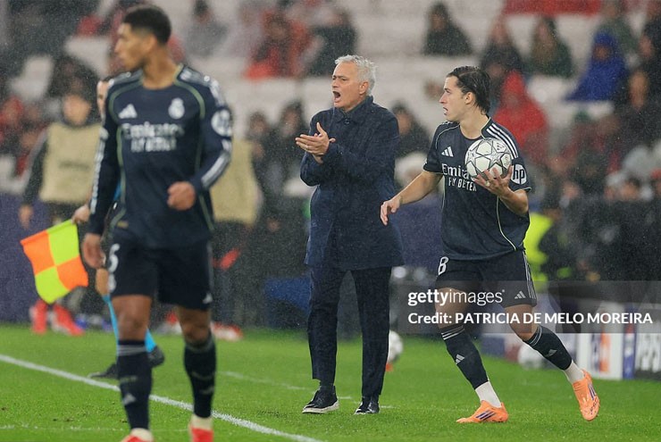 Mourinho liệu có tiếp tục gieo sầu đội bóng cũ?