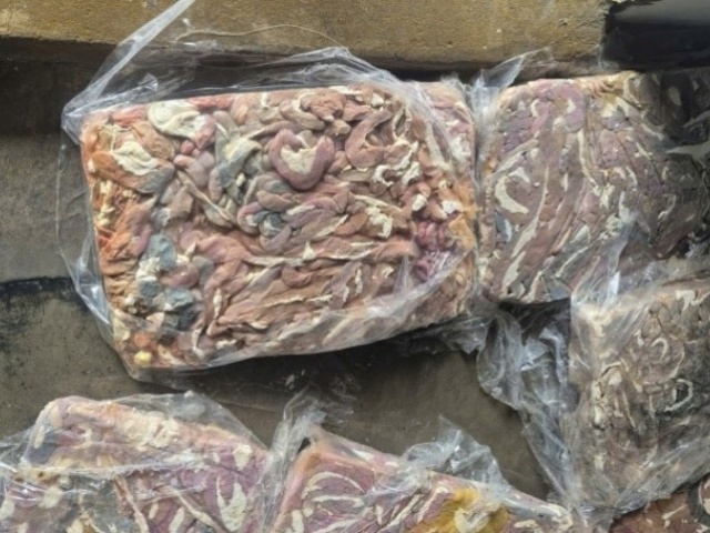 Điều gì xảy ra với cơ thể nếu ăn lòng heo ôi thiu?