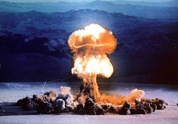 Đám mây hình nấm bốc lên sau vụ thử hạt nhân ở Nevada năm 1957. Ảnh: AP
