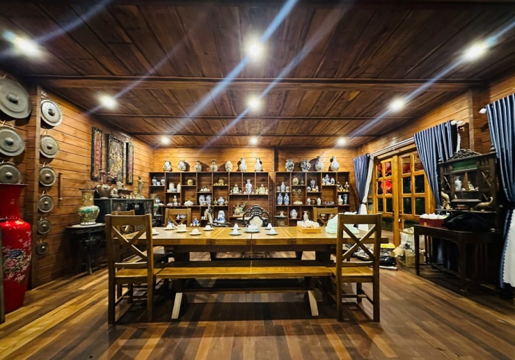 Các chi tiết trong biệt thự được Hoàng Mập chăm chút kỹ lưỡng. Anh dự định dùng cơ ngơi này thỉnh thoảng làm bối cảnh cho các bộ phim xưa của mình.