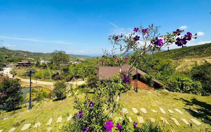 Biệt thự nghỉ dưỡng của Hoàng Mập lung linh khi về đêm