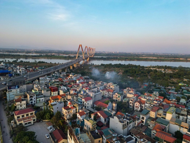 Tại các khu vực ven sông Hồng hay các làng nghề nằm trong vùng ảnh hưởng của trục cảnh quan mới, người dân cũng đang sống trong lo lắng sau khi biết thông tin về dự án.