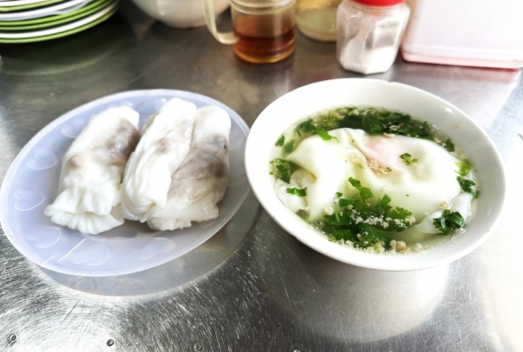 Món bánh cuốn nóng Cao Bằng.