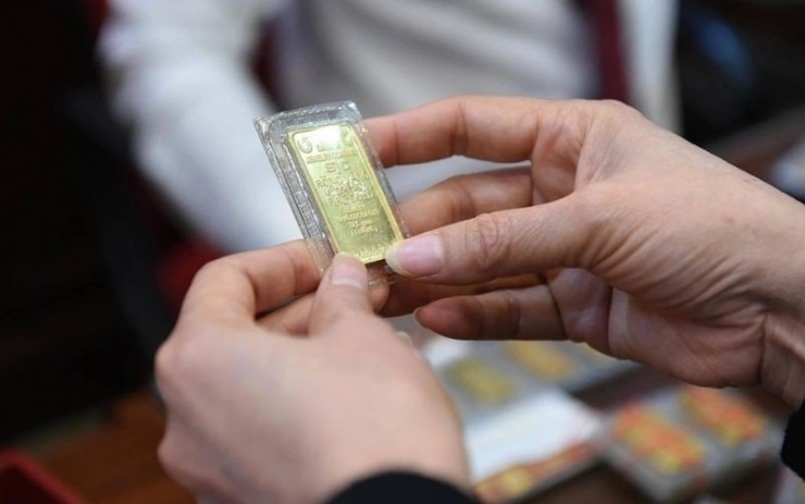 Giá vàng lao dốc 2 ngày qua khiến nhà đầu tư "choáng váng".