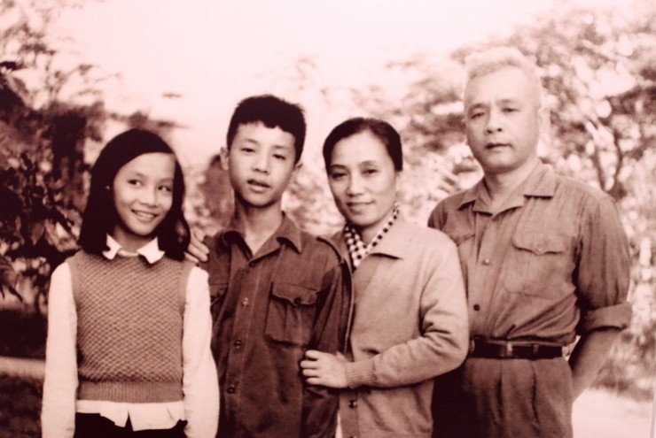 Hình ảnh ít người biết về gia đình, bạn bè của bà Nguyễn Thị Bình