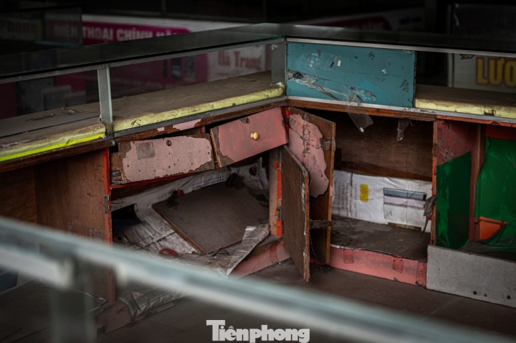 Trước đây, trung tâm thương mại này sầm uất bậc nhất tại khu vực biên giới khi là trung tâm cung ứng thiết bị điện tử, điện thoại, linh kiện máy móc... tấp nập người ra vào từ khi mở cửa cho đến tận lúc đóng cửa.