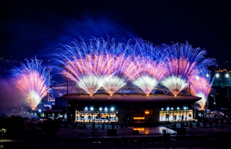 Pháo hoa bắn tại Mỹ Đình chào mừng thành công Đại hội Đảng toàn quốc vừa qua