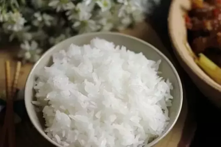 Điều gì xảy ra khi thường xuyên ăn cơm trắng?