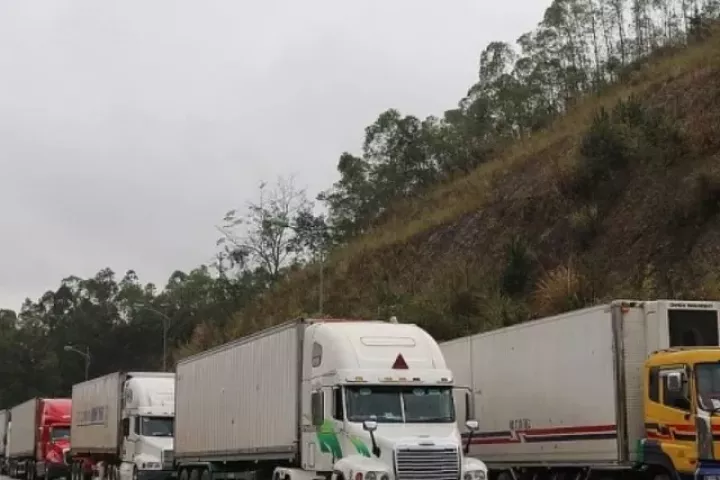 Hơn 1.300 phương tiện chở nông sản, thực phẩm ách tắc tại cửa khẩu, Hải quan hỏa tốc yêu cầu tháo gỡ