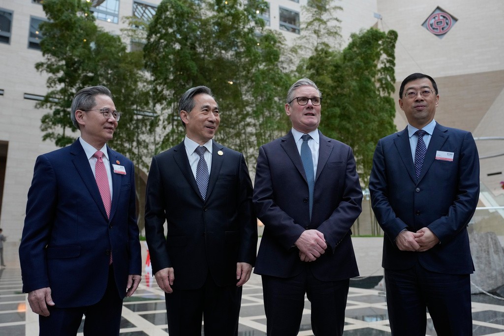 Thủ tướng Anh Keir Starmer trong chuyến thăm Trung Quốc. (Ảnh: AP)