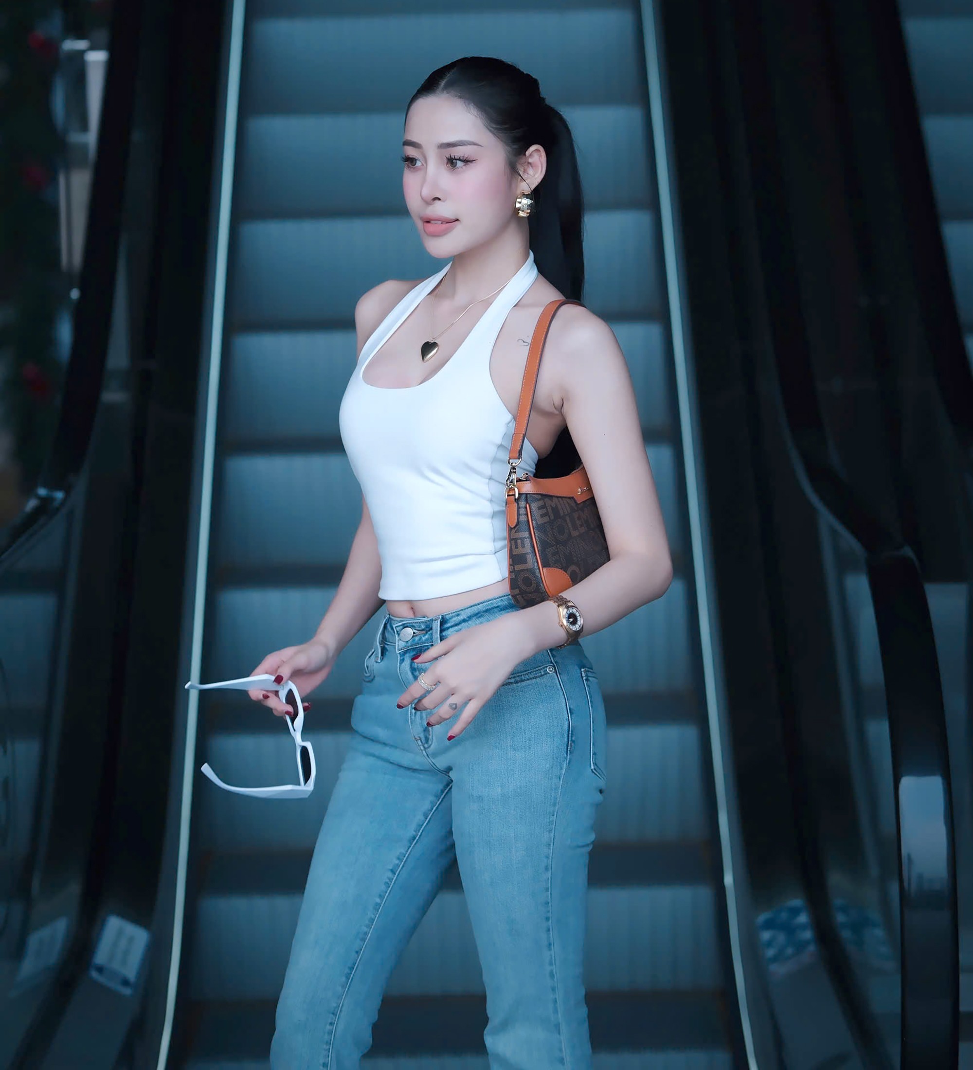 “Tôi đặt mục tiêu cải thiện về sức bền, thể lực và nâng cao trình độ pickleball để thi đấu được tốt hơn ở các giải sắp tới. Tôi mong bản thân có thật nhiều năng lượng tích cực để làm tốt những điều mình đề ra trong năm nay”, Hồng Vy chia sẻ thêm.