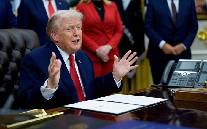 Tổng thống Donald Trump cho biết ông hy vọng sẽ không phải sử dụng các lực lượng quân sự Mỹ đã được điều động đến vịnh Ba Tư trong bối cảnh căng thẳng leo thang với Iran. Ảnh: Bloomberg