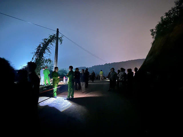 Lực lượng chức năng nhanh chóng có mặt tại hiện trường.